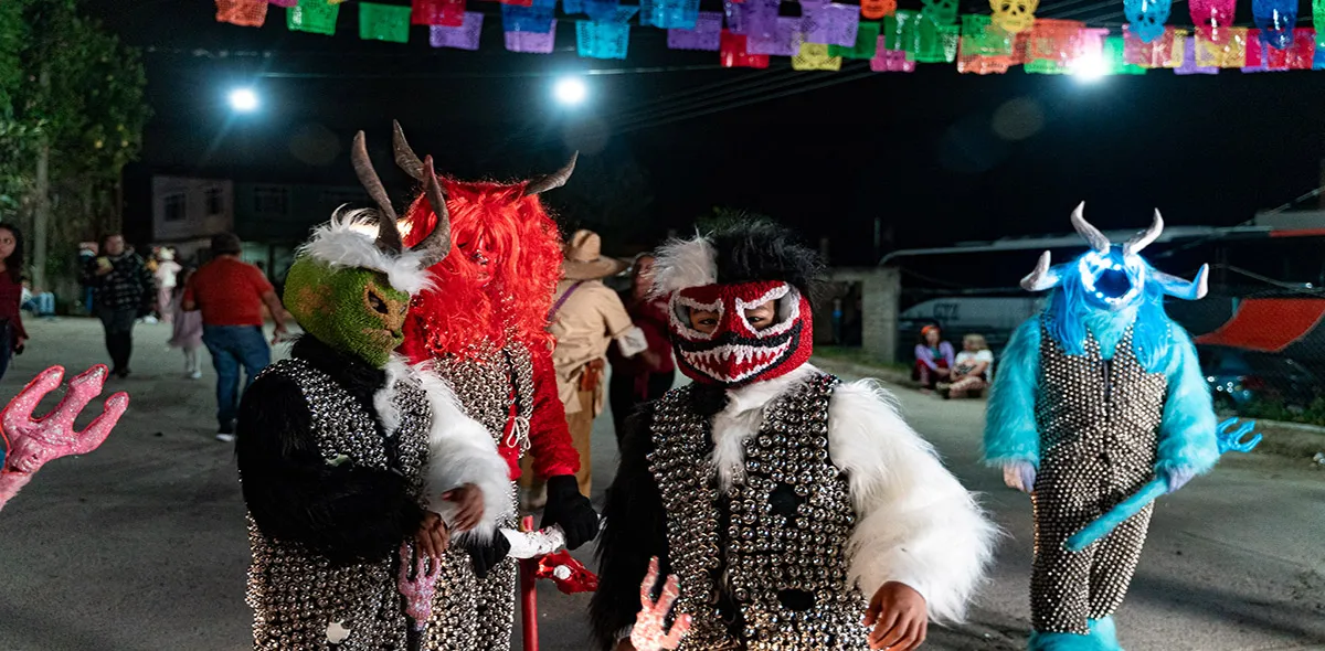 niños representando tradiciones y costumbres en san agustin etla